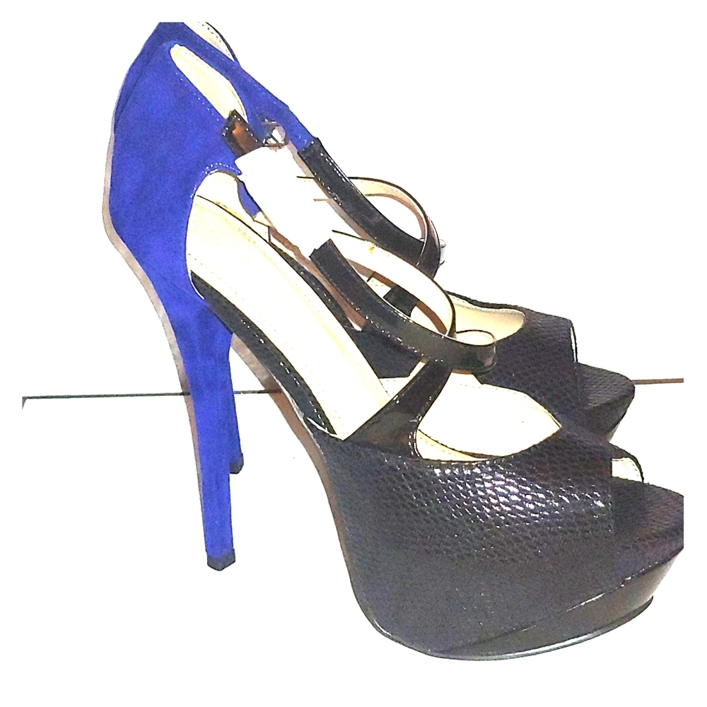 NWT Liliana Platform Sandals
